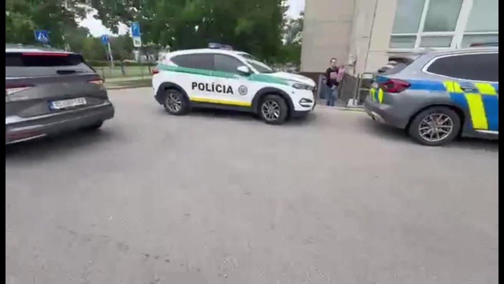 [multi] policajti pred uradom inspekcnej sluzby 10497