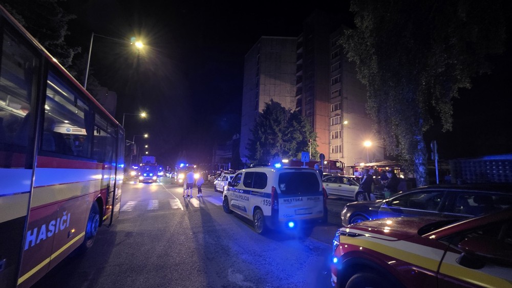 Požiar paneláku v Žiari nad Hronom