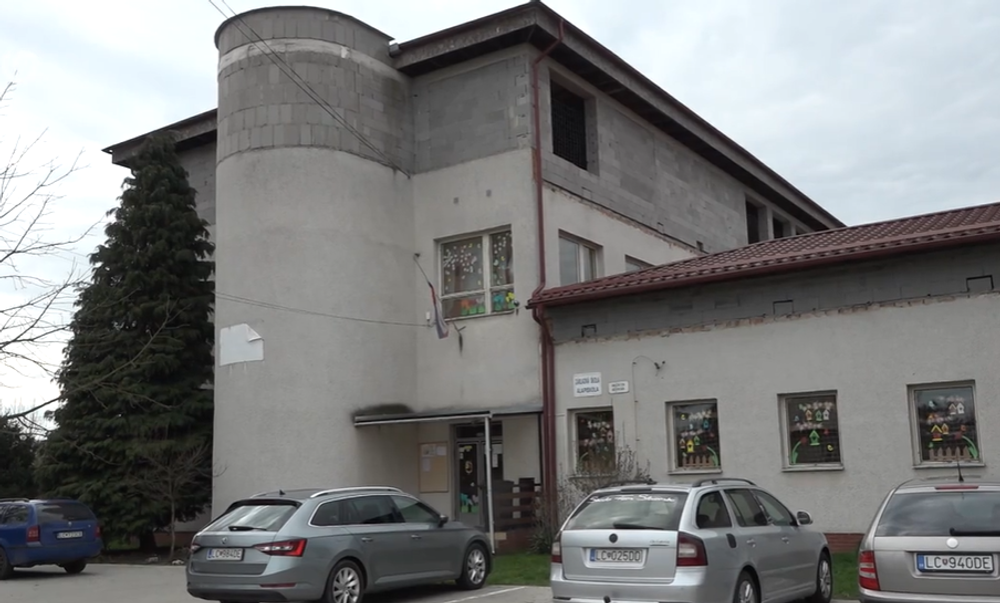 Nelegálna nadstavba školy 2
