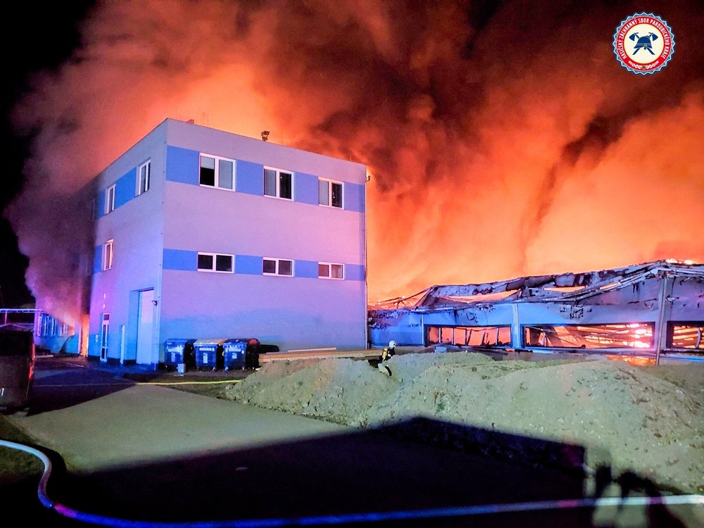 Požiar výrobného centra izraelských zbraní v Pardubiciach  3