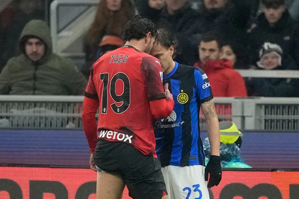 AC Miláno - Inter Miláno (4)