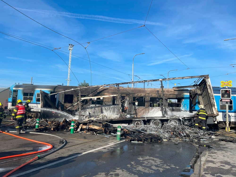 zrážka vlak kamion požiar hasiči