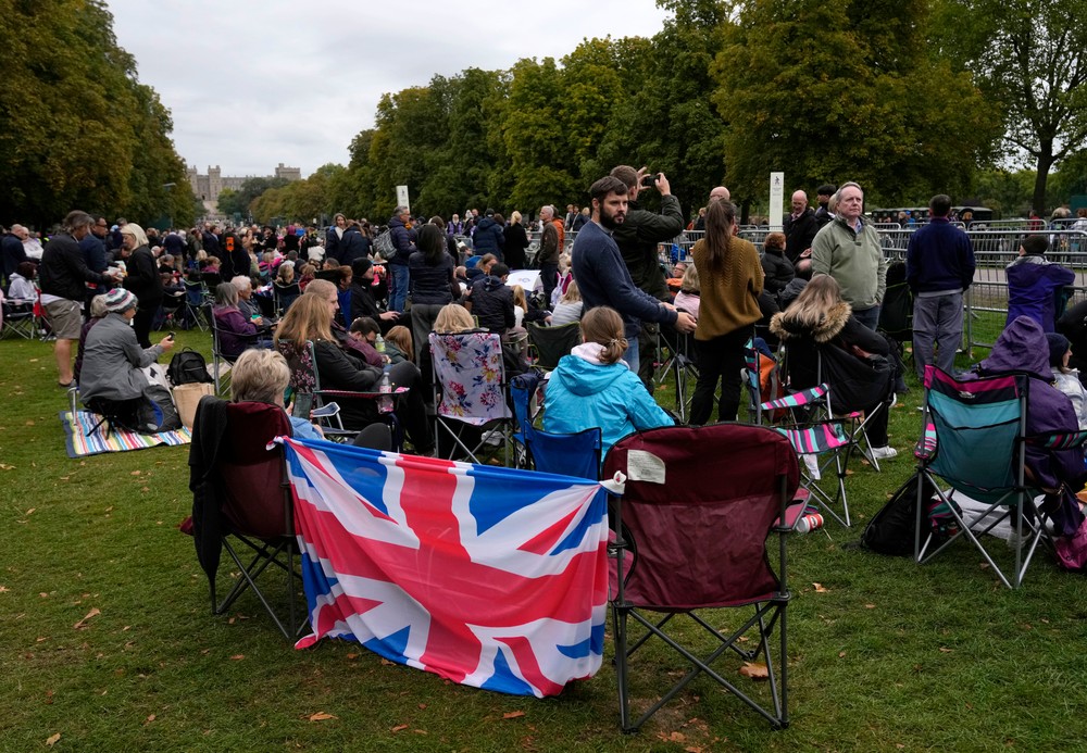 Británia sa lúči s kráľovnou Alžbetou II.
