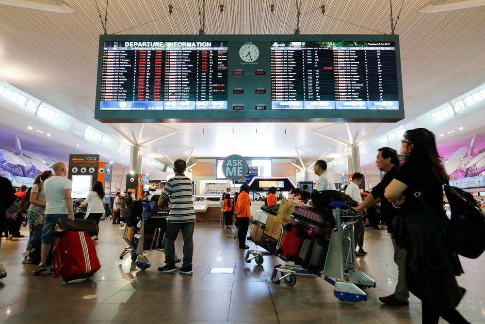 Z vraždy brata Kim Čong-una boli obvinené dve ženy, ktoré mu na letisku vstrekli do tváre nervový plyn