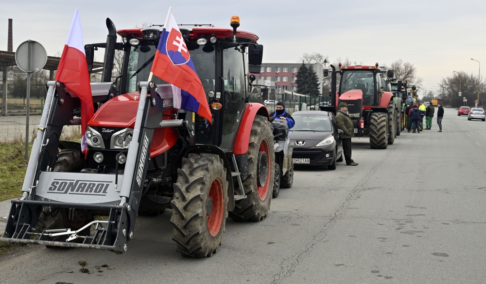 protest farmari polnohospodari traktory MICHALOVCE (5)
