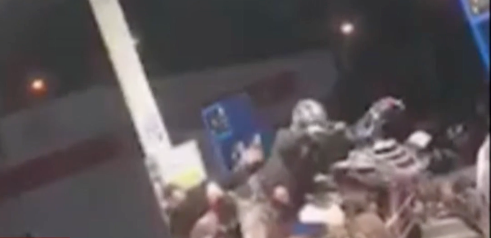 Českí policajti sa snažia chytiť vodiča štvorkolky