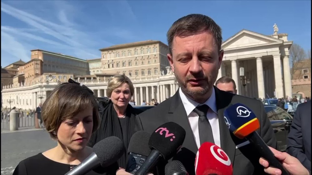 [multi] Premiér Heger sa stretol s pápežom 1645