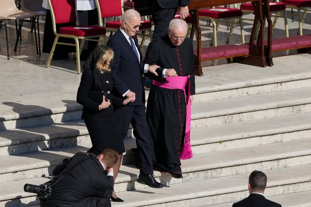 Bývalý americký prezident Joe Bide s manželkou Jill