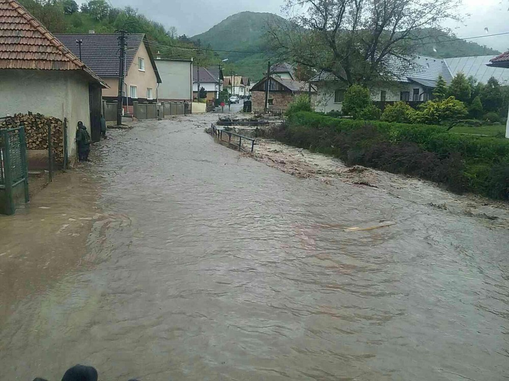 Záplavy trápia Slovensko