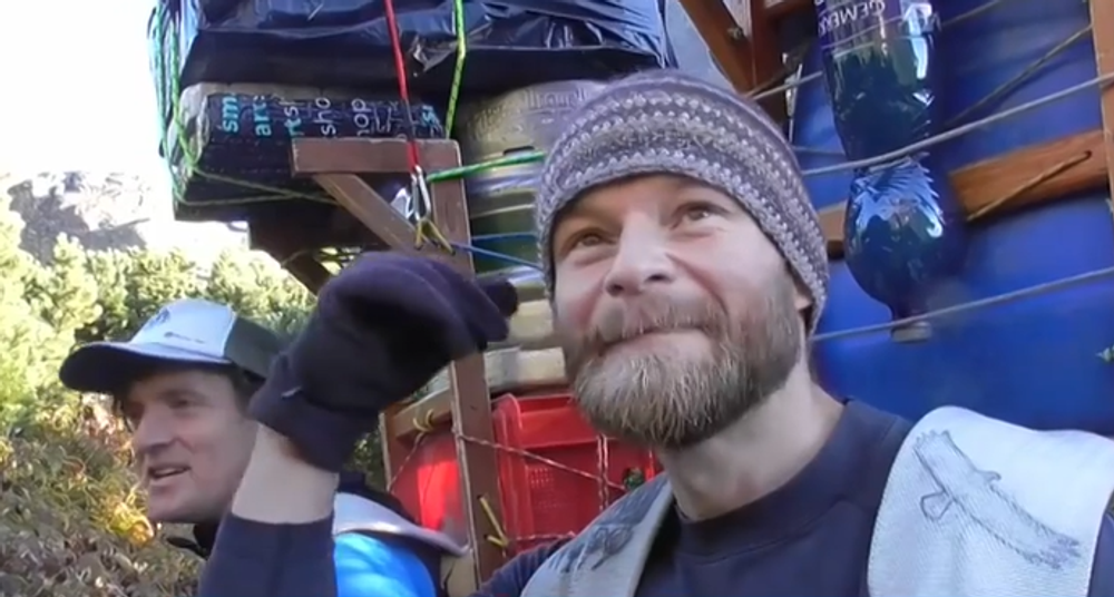 Turistov v Tatrách prekvapila netradičná vynáška na Chatu pod Rysmi 