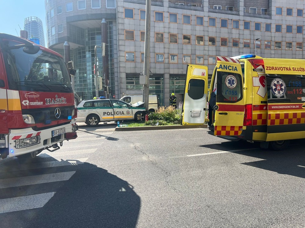 Nabúrané policajné auto 3