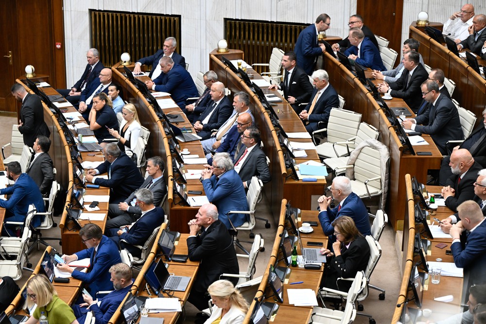 Odvolávanie Michala Šimečku z postu podpredsedu parlamentu