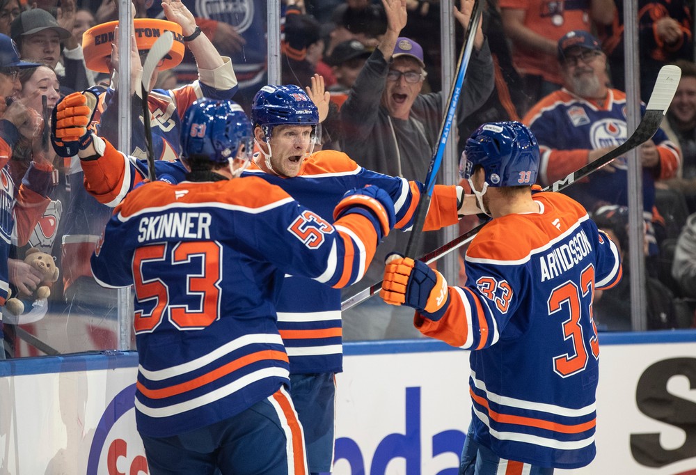 Blackhawks_Oilers_Hockey794927080185