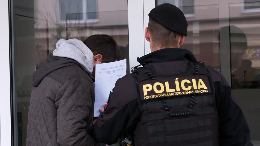 Polícia obvinila matku a jej druha z týrania (6)