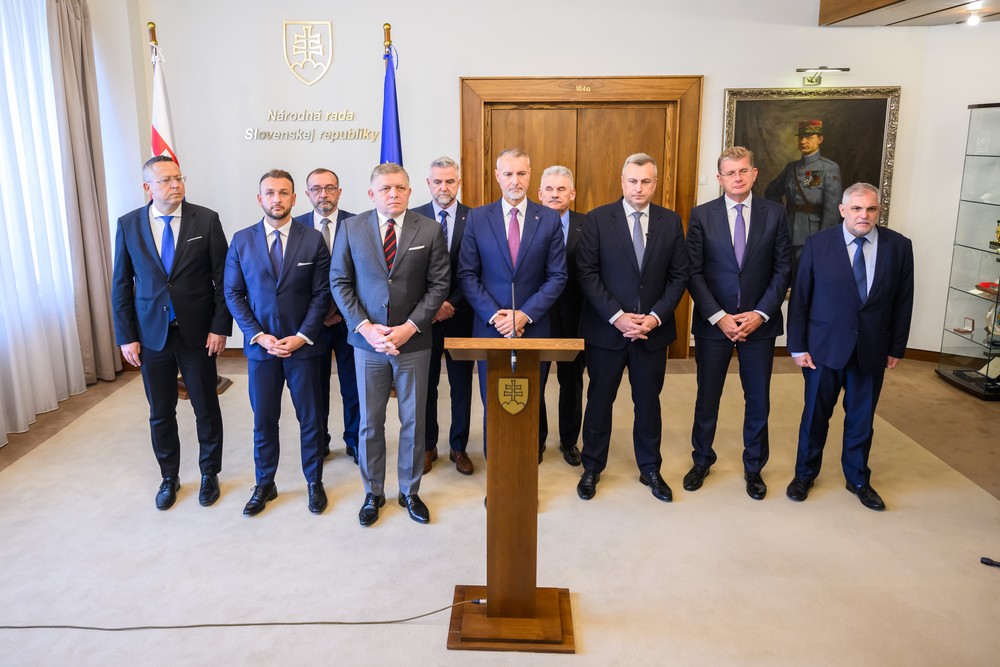 Poslanci schválili rozpočet na budúci rok s deficitom 4,1 % HDP