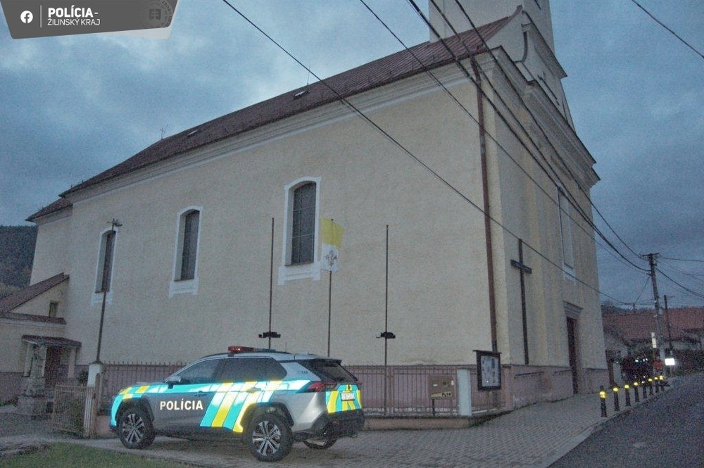 vykradnuty kostol Nesluša (4)