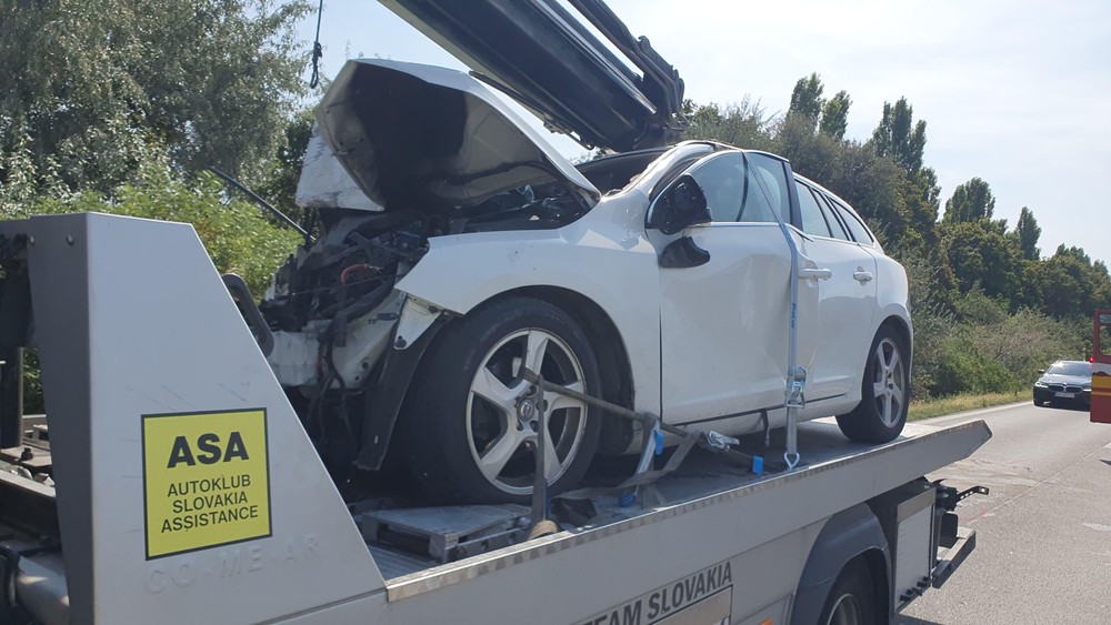 Nehoda kamiónu a osobného auta