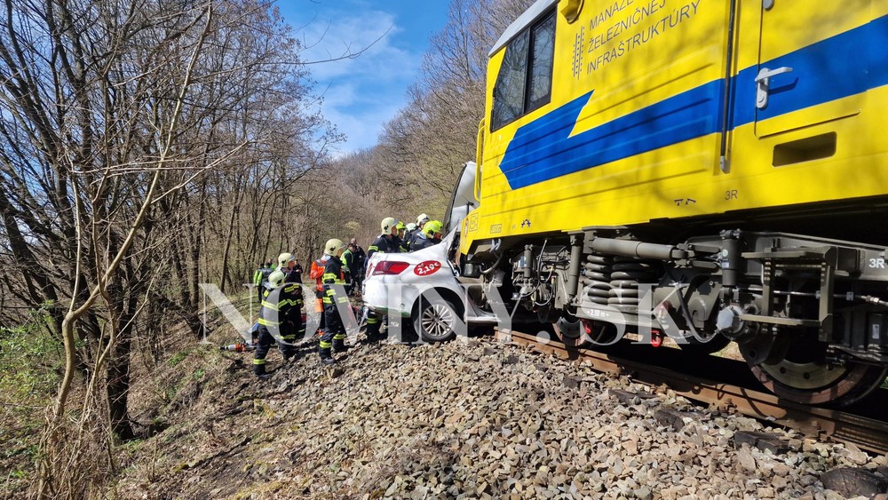 Nehoda taxika a vlaku v Pitelovej