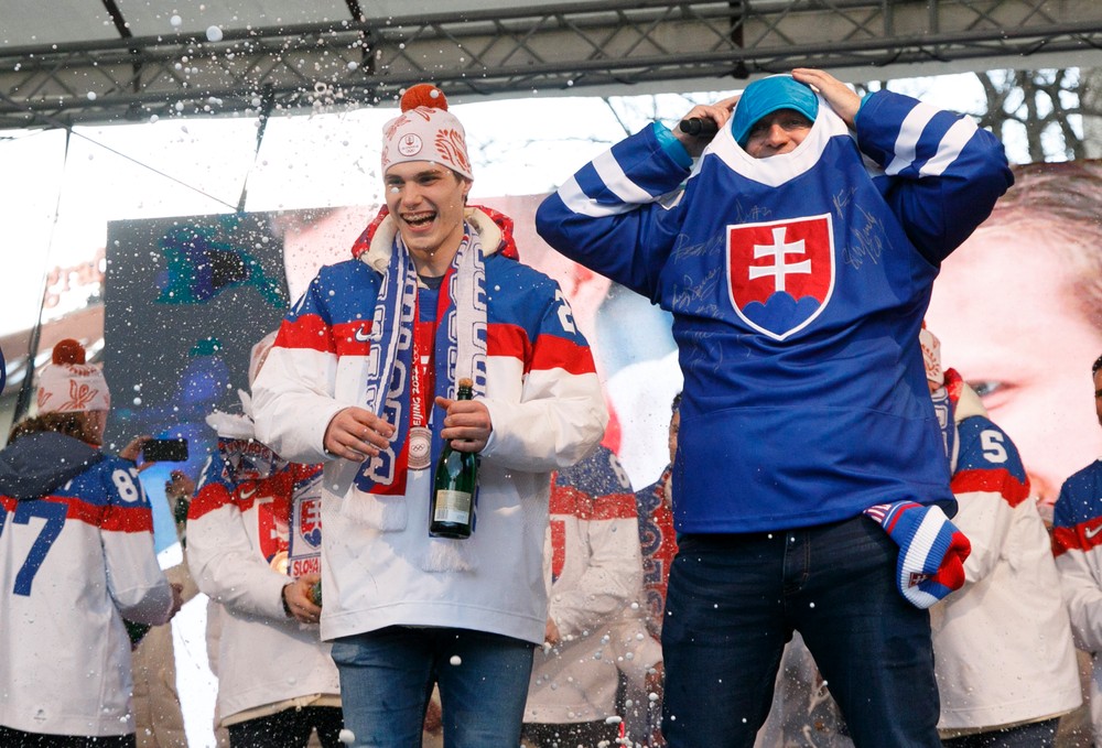 Oslavy hokejistov na Námestí SNP