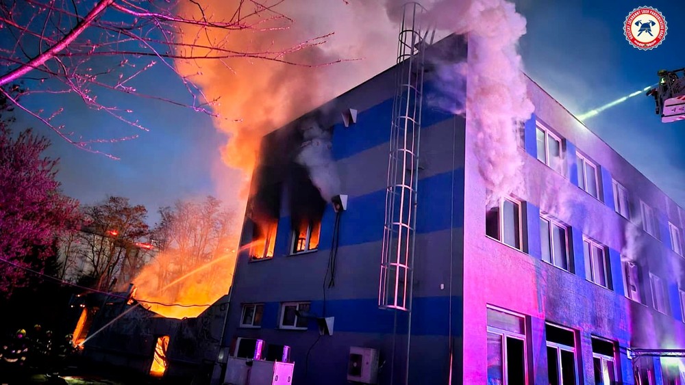 Požiar výrobného centra izraelských zbraní v Pardubiciach  2