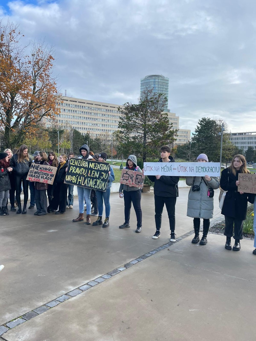 protest študenti žurnalistiky urad vlady (4)