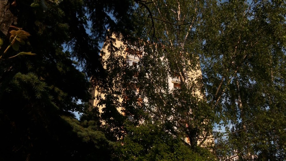 žena chcela vyskočiť z okna (1)