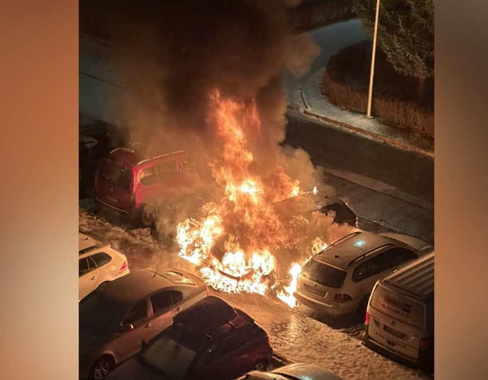 Autá v plameňoch