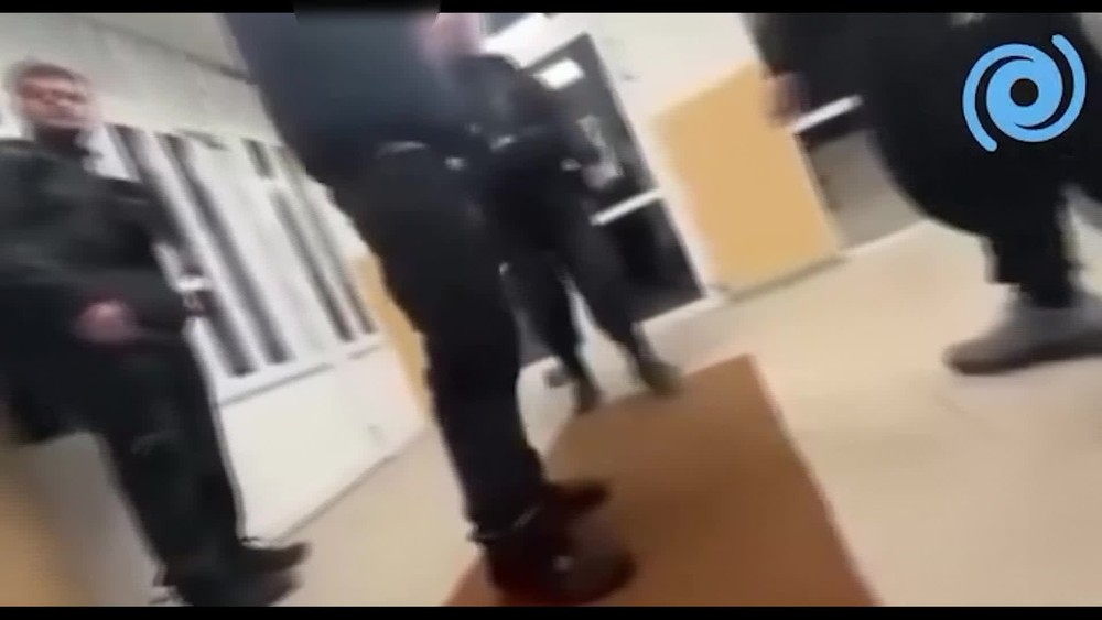 policajna stanica napadnutie