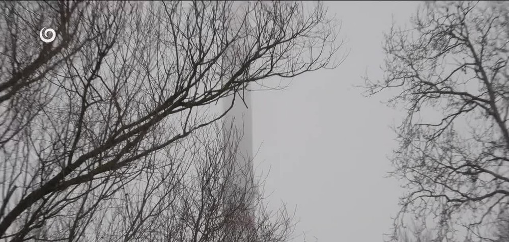 [multi] NEBEZPEČNÉ KOMÍNY / 2366 (cropped)