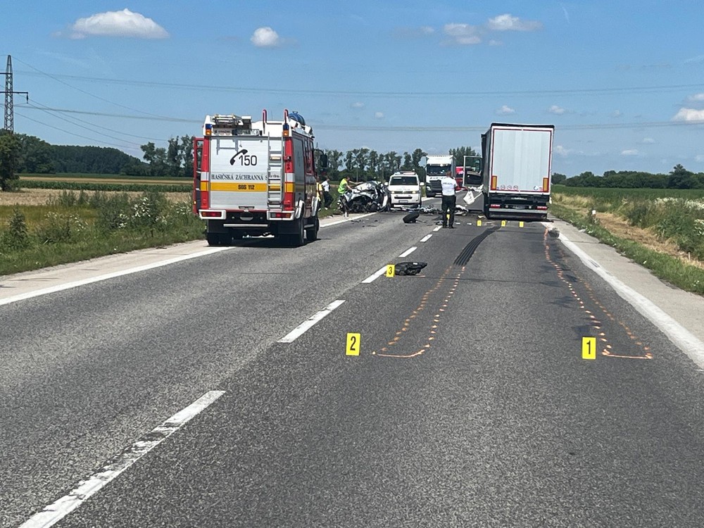 Nehoda auta s kamiónom