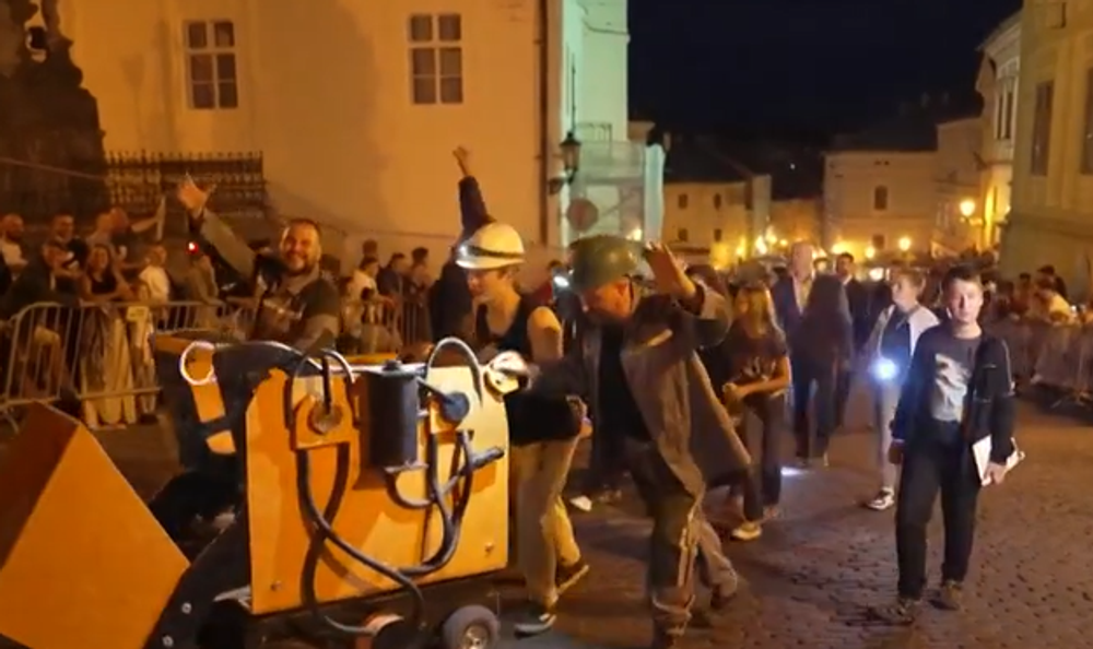 SALAMANDROVY SPRIEVOD