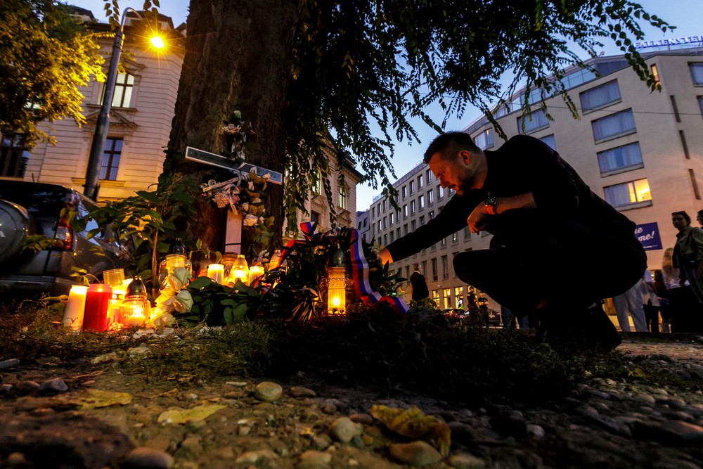 pamiatka obetí nehody na Zochovej (8)