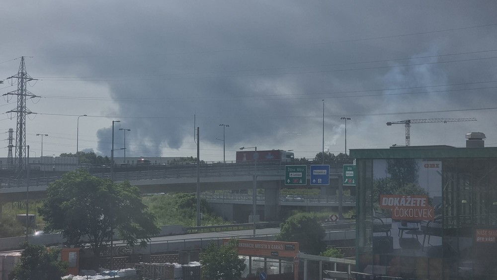 požiar v Rovinke – pohľad z BA