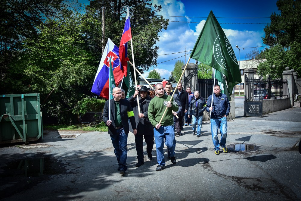 Na Tisovom hrobe si pripomenuli 70. výročie jeho popravy, prišli aj Kotlebovci