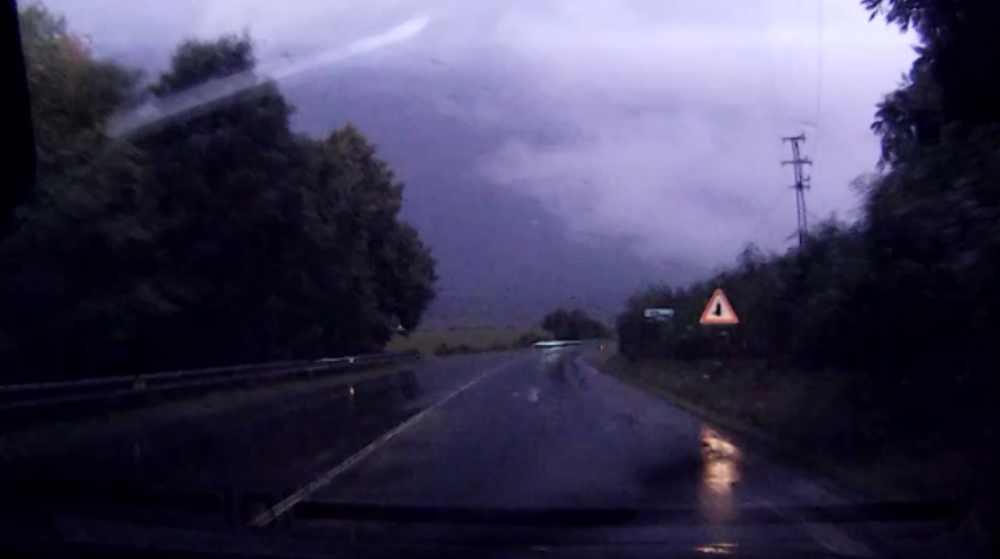 Séria bleskov na Horehroní pripravila mladú rodinu o strechu nad hlavou, dom úplne vyhorel 