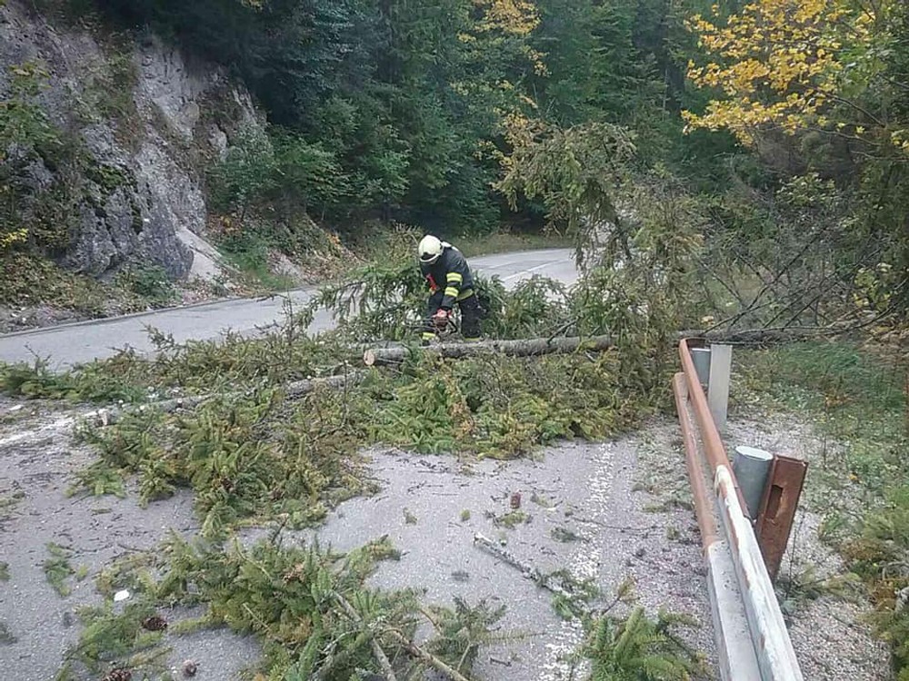 Silný vietor si vyžiadal už 171 zásahov hasičov 