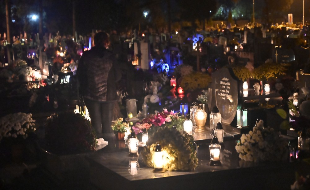 Trebišov, cintorín, dušičky