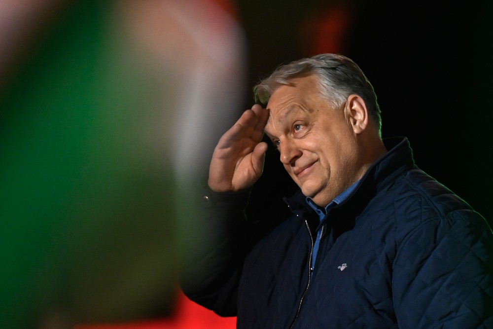 Mítingy Fideszu a TISZA deň pred voľbami v Maďarsku
