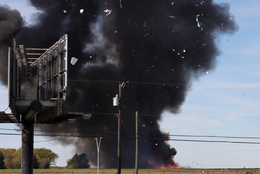 Dallas_Air_Show_Crash_07576-4b5673f6811e45949fb028d04ba7ff00