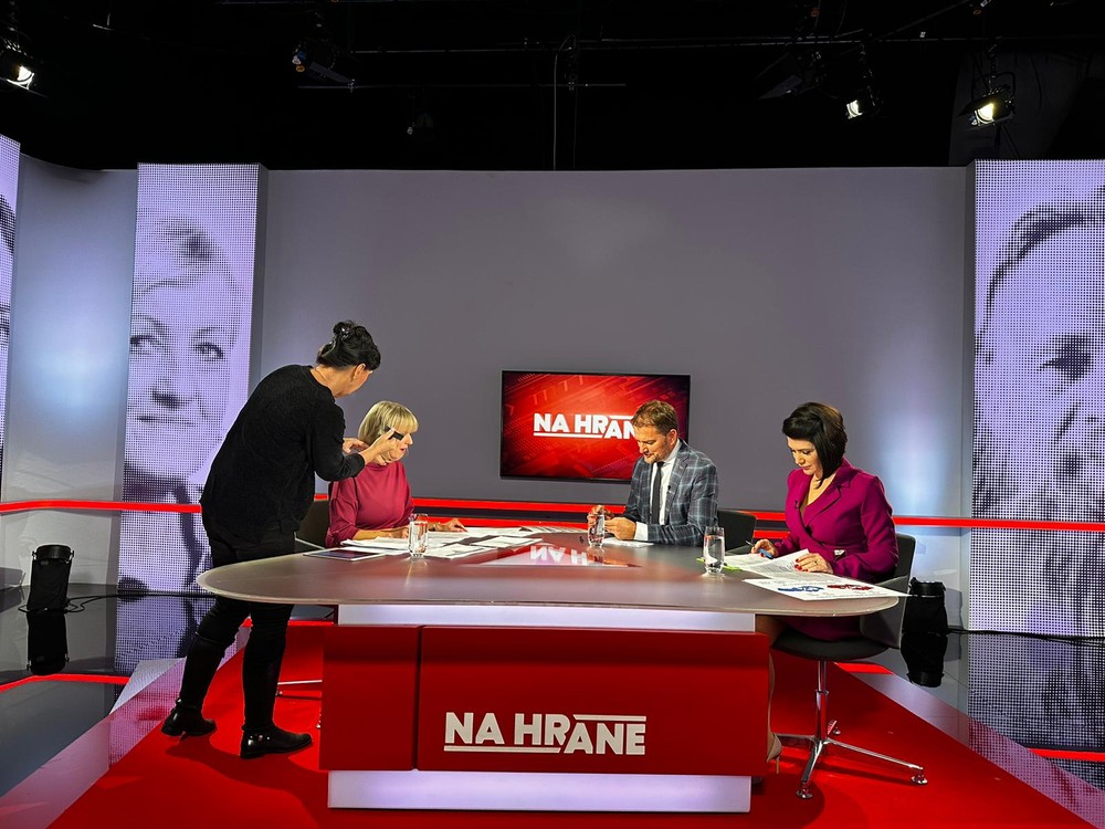 242b6c56-16d2-4d80-a94a-7342a996c135