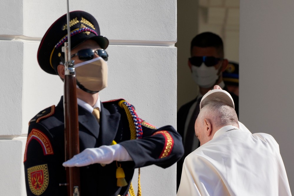 Pápež František pred Prezidentským palácom