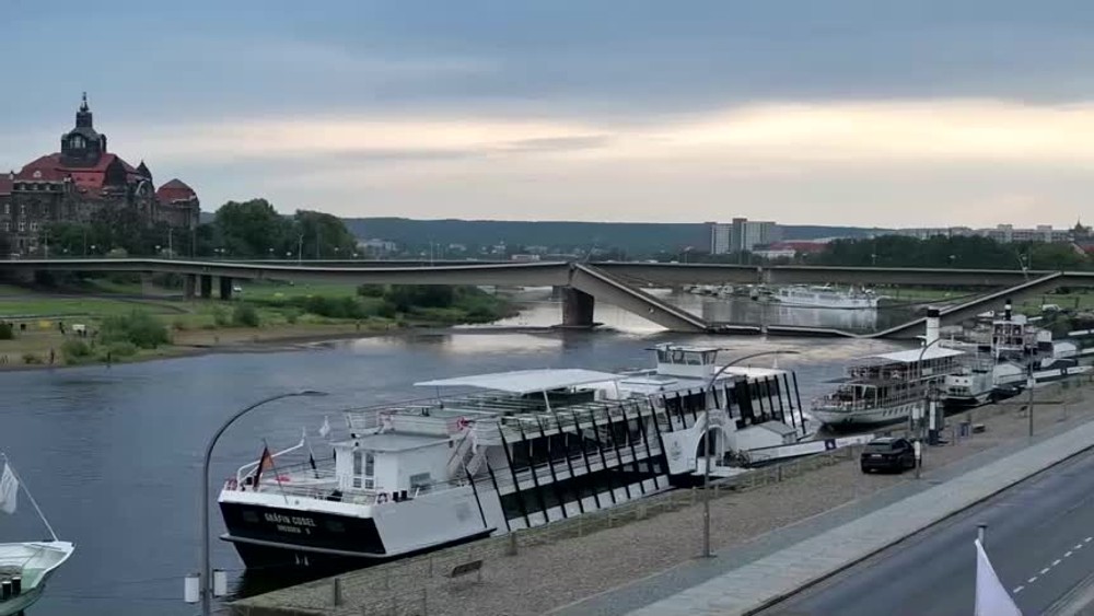 [multi] spadnutý most Draždany 566