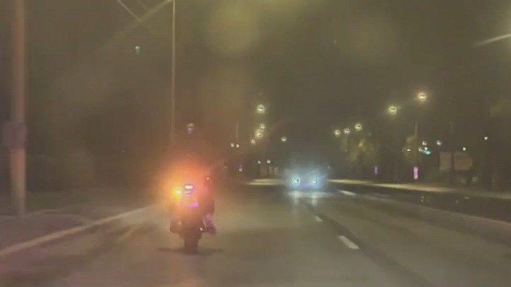 Muža policajti naháňali o tretej hodine ráno.