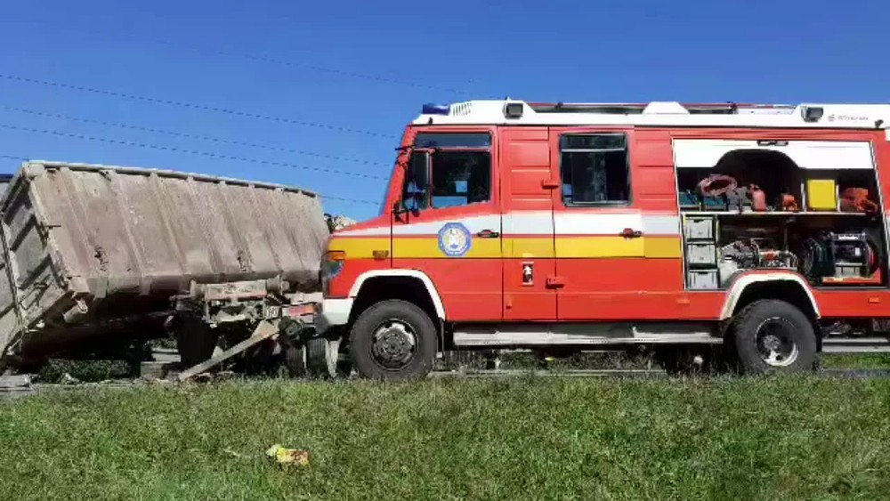 [multi] Video nehoda dva kamióny 8236