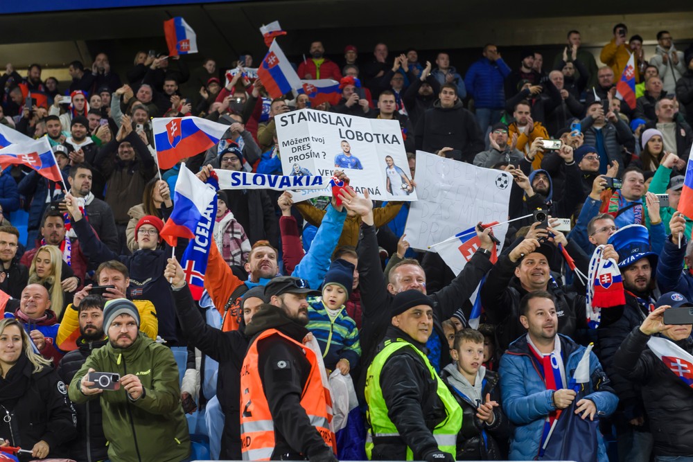 Futbalisti Slovenska postúpili na majstrovstvá Európy po tom, ako na Tehelnom poli zdolali Island 4:2