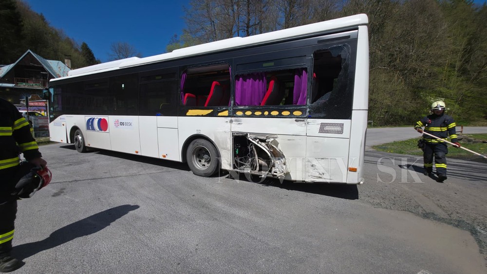 Zrážka autobusu a kamióna