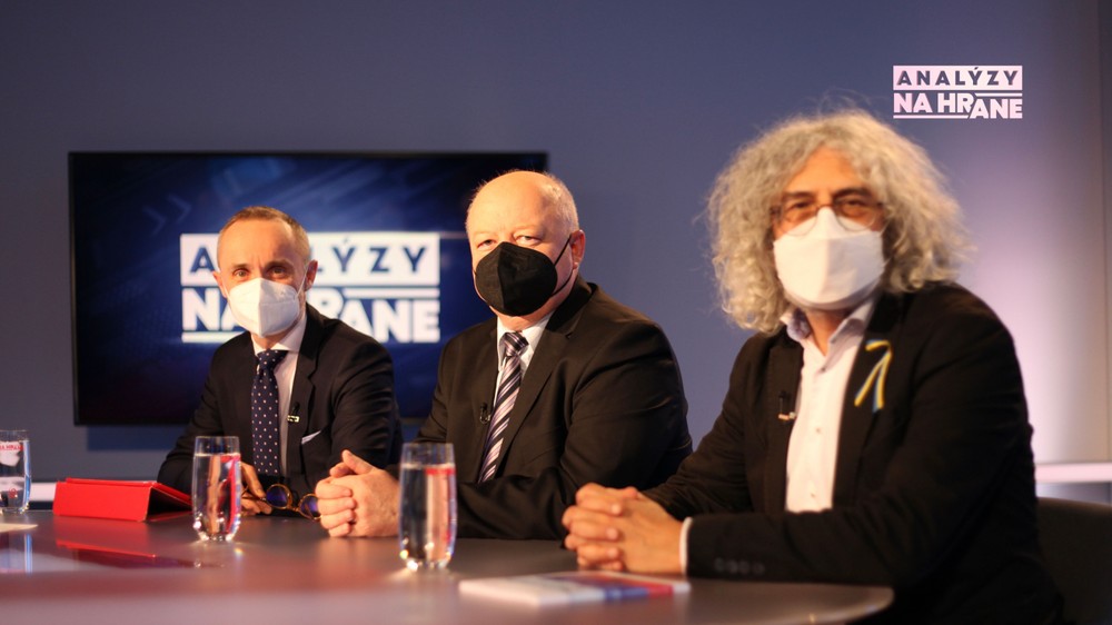 Analýzy Na hrane s T. Valáškom, P. Mackom a G. Mesežnikovom