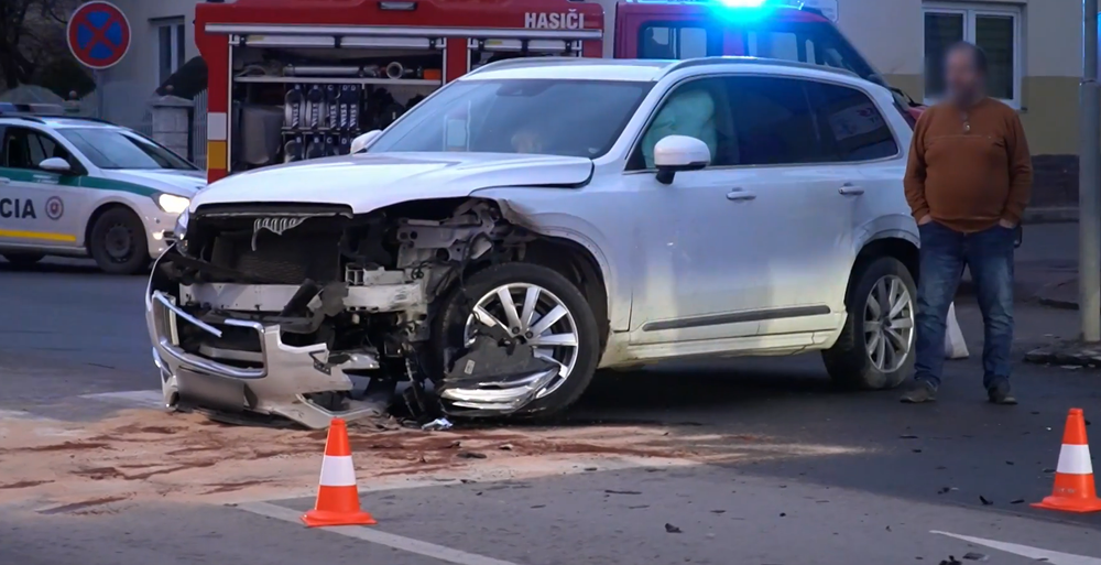 Auto prerazilo výklad 5