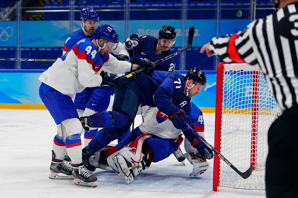 Skrumáž pred našou bránou