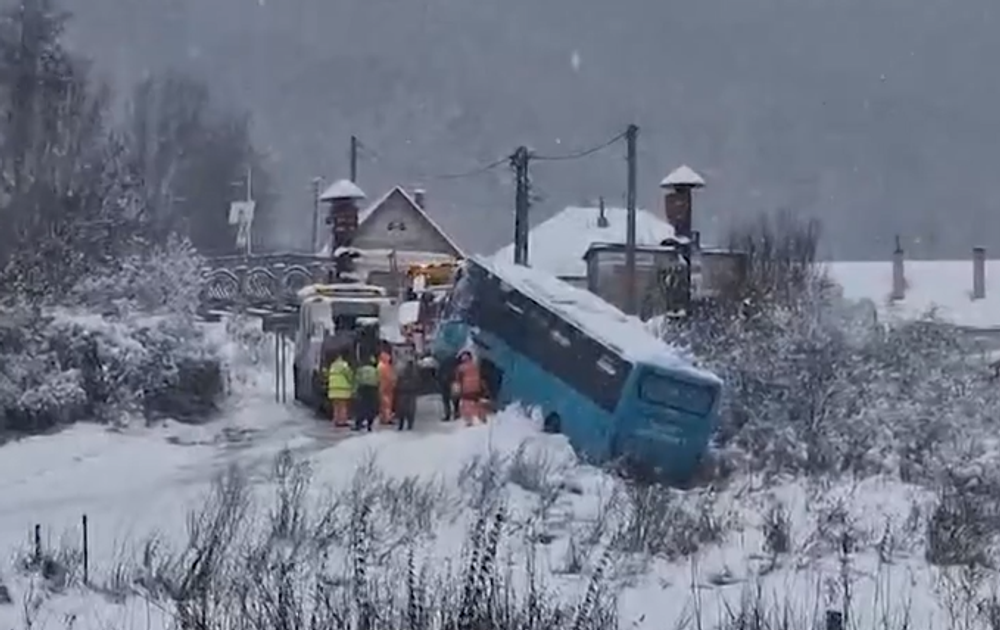 Prvý sneh komplikoval dopravu 14